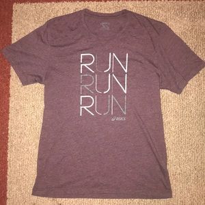 ASICS Running Shirt Size Medium in Burgundy